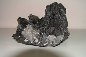 تنگستن چیست و چه کاربردی در صنایع دارد؟